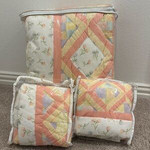 Vintage SugarLoaf king size quilt with Standard Sham